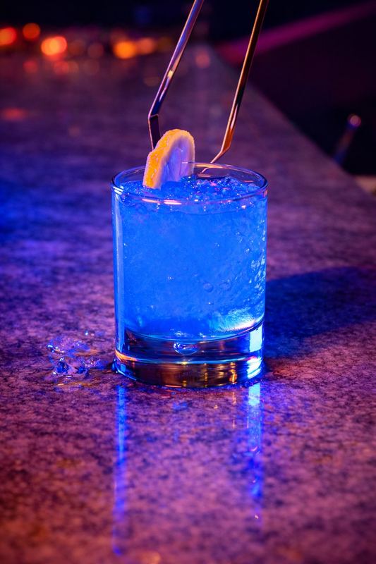 Cocktail bar — photo ambiance Dinan